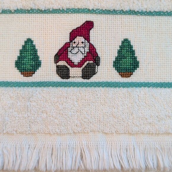 Vintage Festive Cream Hand Towels with Cross Stitched Holiday Motifs Set Of 2 - Picture 6 of 10